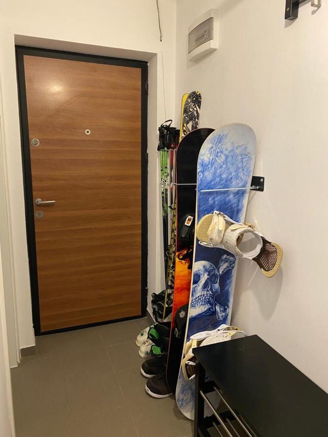 La Momo Appartement Lupeni  Buitenkant foto